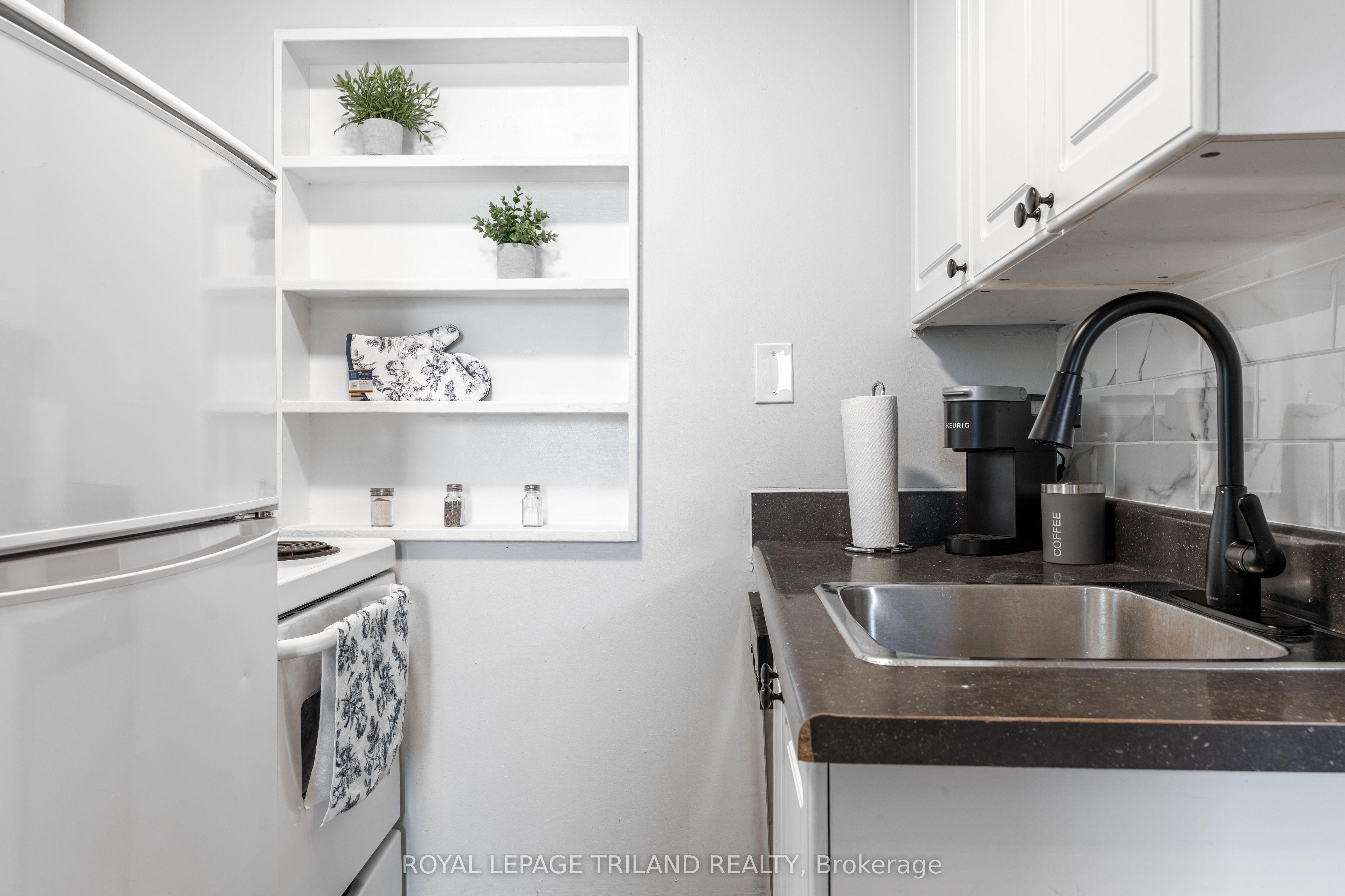 Unit 8 - 425 Mckenzie Avenue, London 4