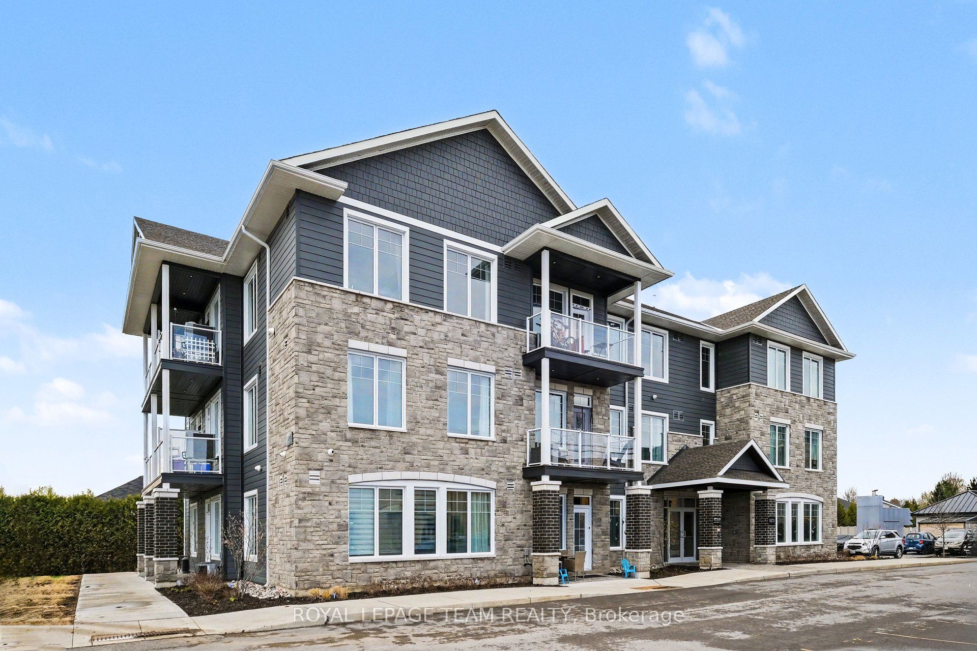 Unit 306 - 5874 COUNTY Rd #19 Road, North Grenville 2