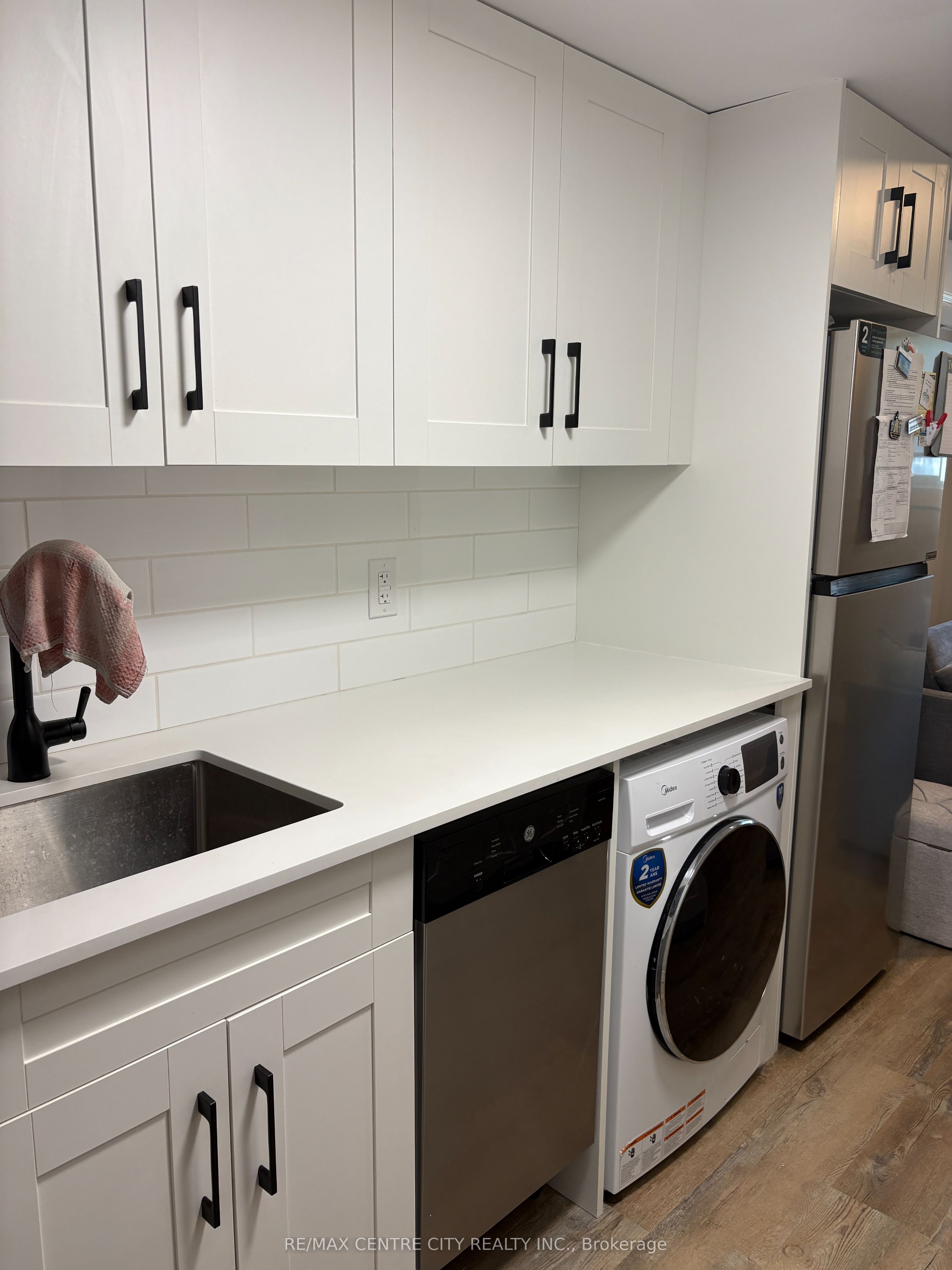 Unit 2 - 400 Scenic Drive, London 5