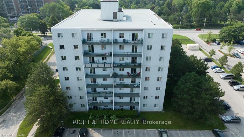 Unit 801 - 986 Huron Street, London 4