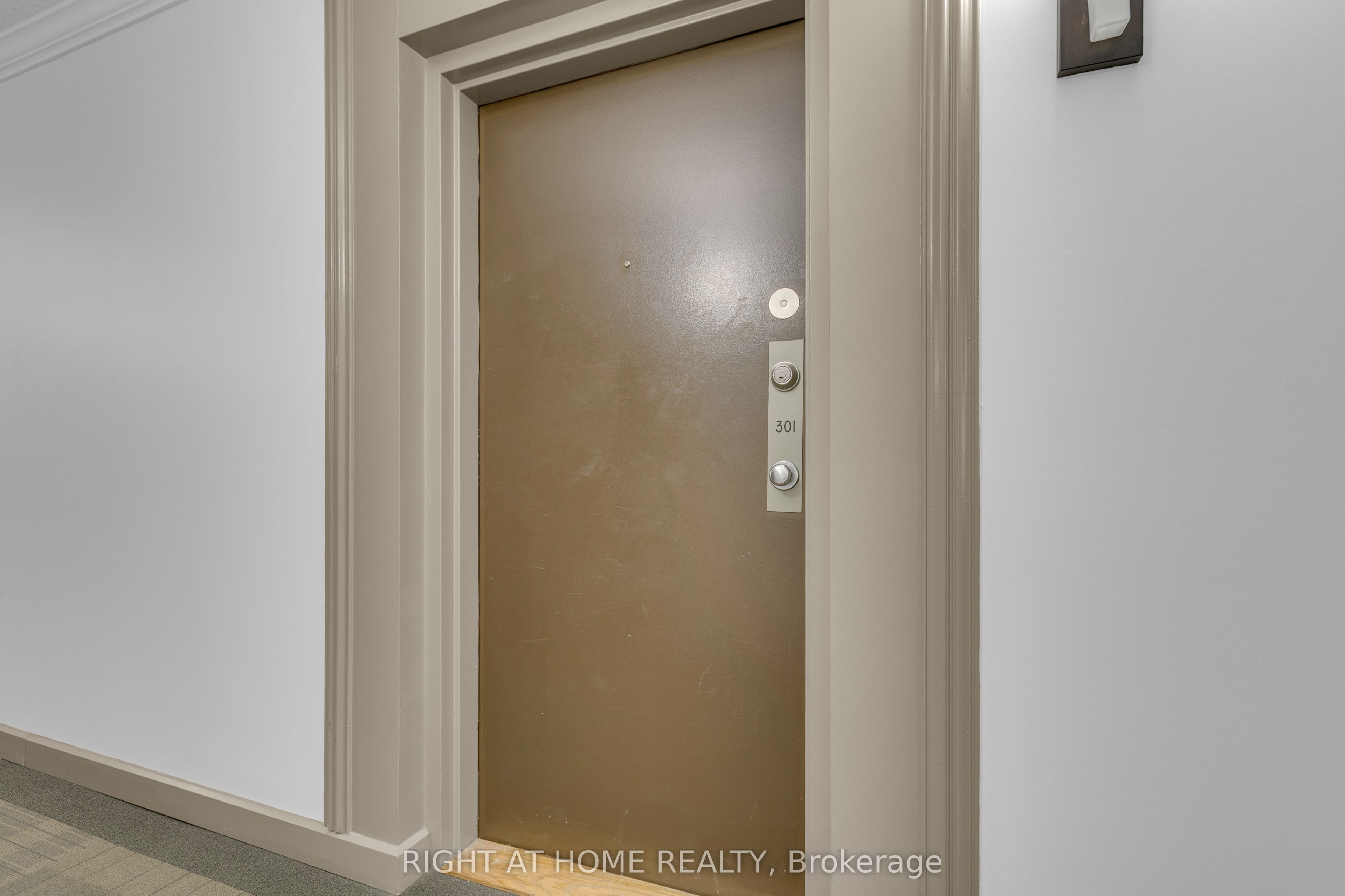 Unit 301 - 280 Brittany Drive, Ottawa 3