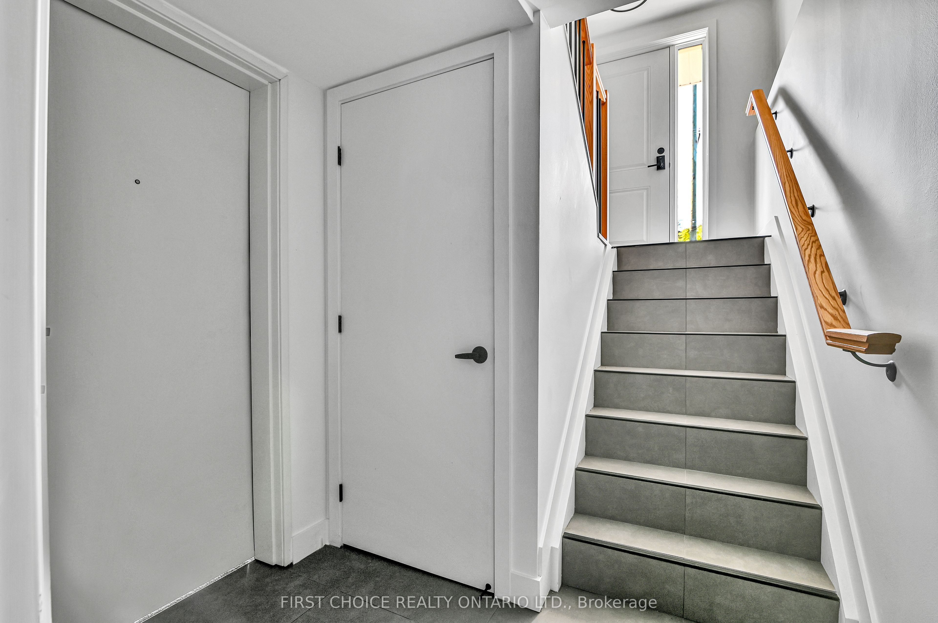 Unit 2 - 972 Dynes Road, Ottawa 3