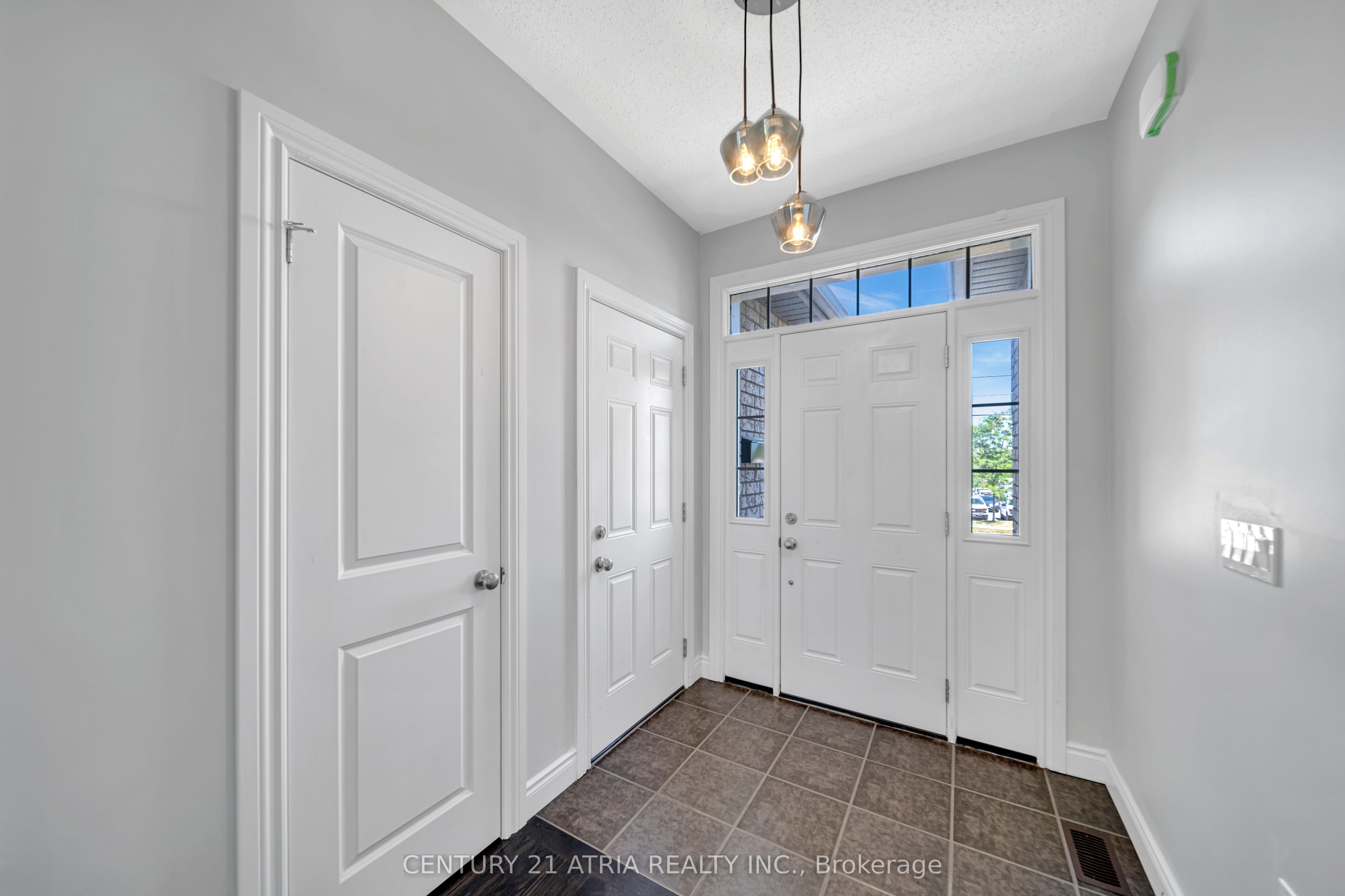 793 Spillsbury Drive, Peterborough 3
