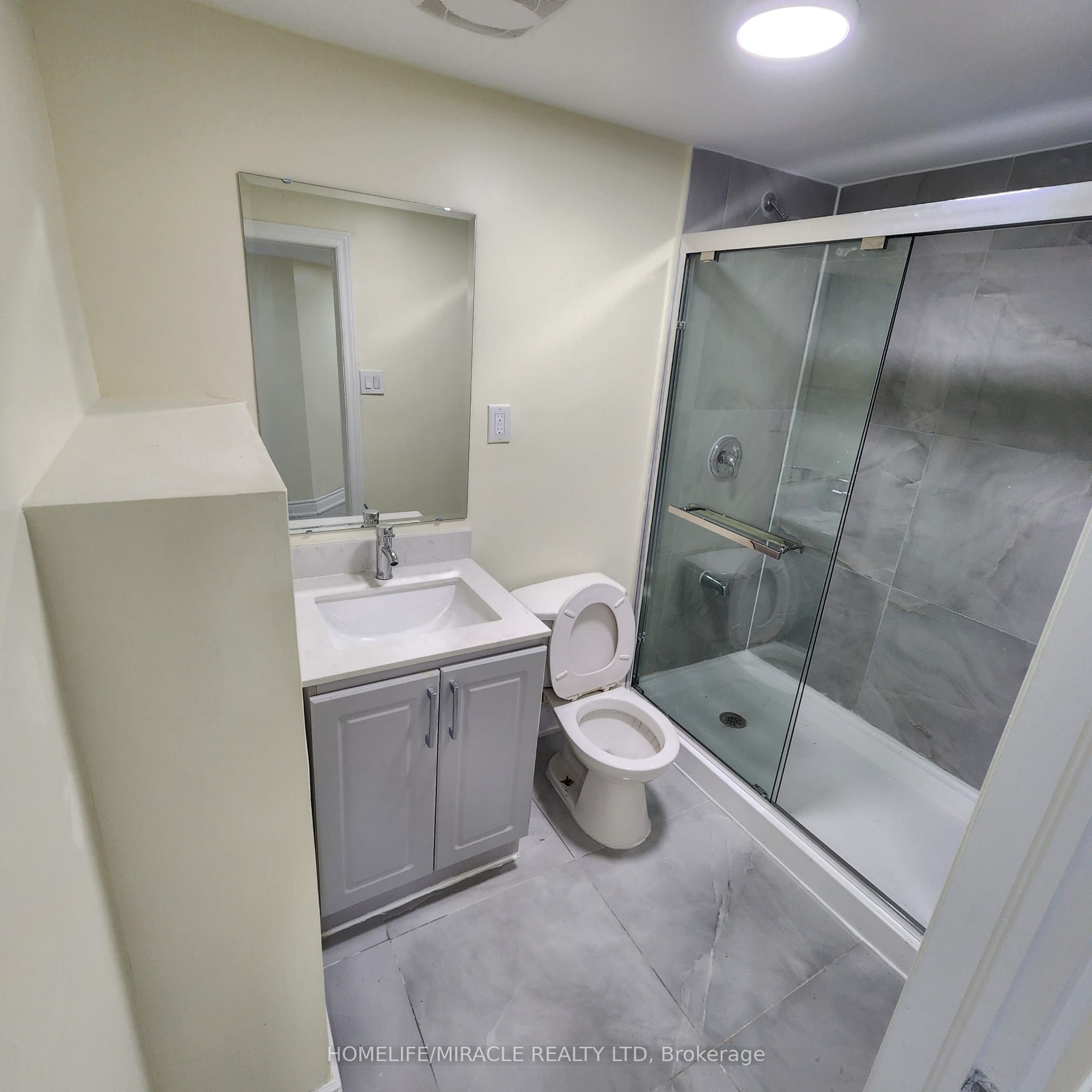 491 Salisbury Street, London 5