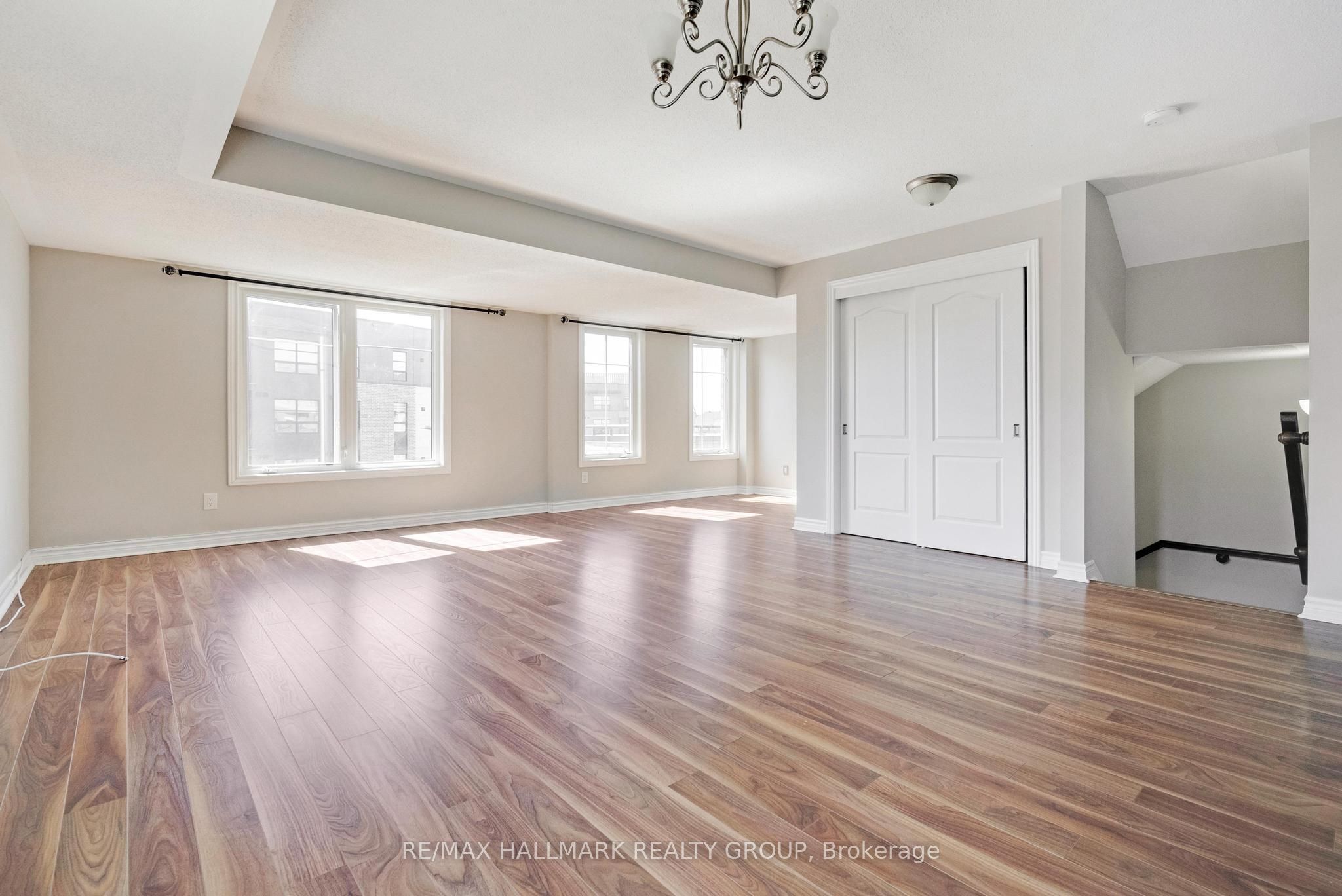 255B Titanium Private, Orleans-Gloucester 5