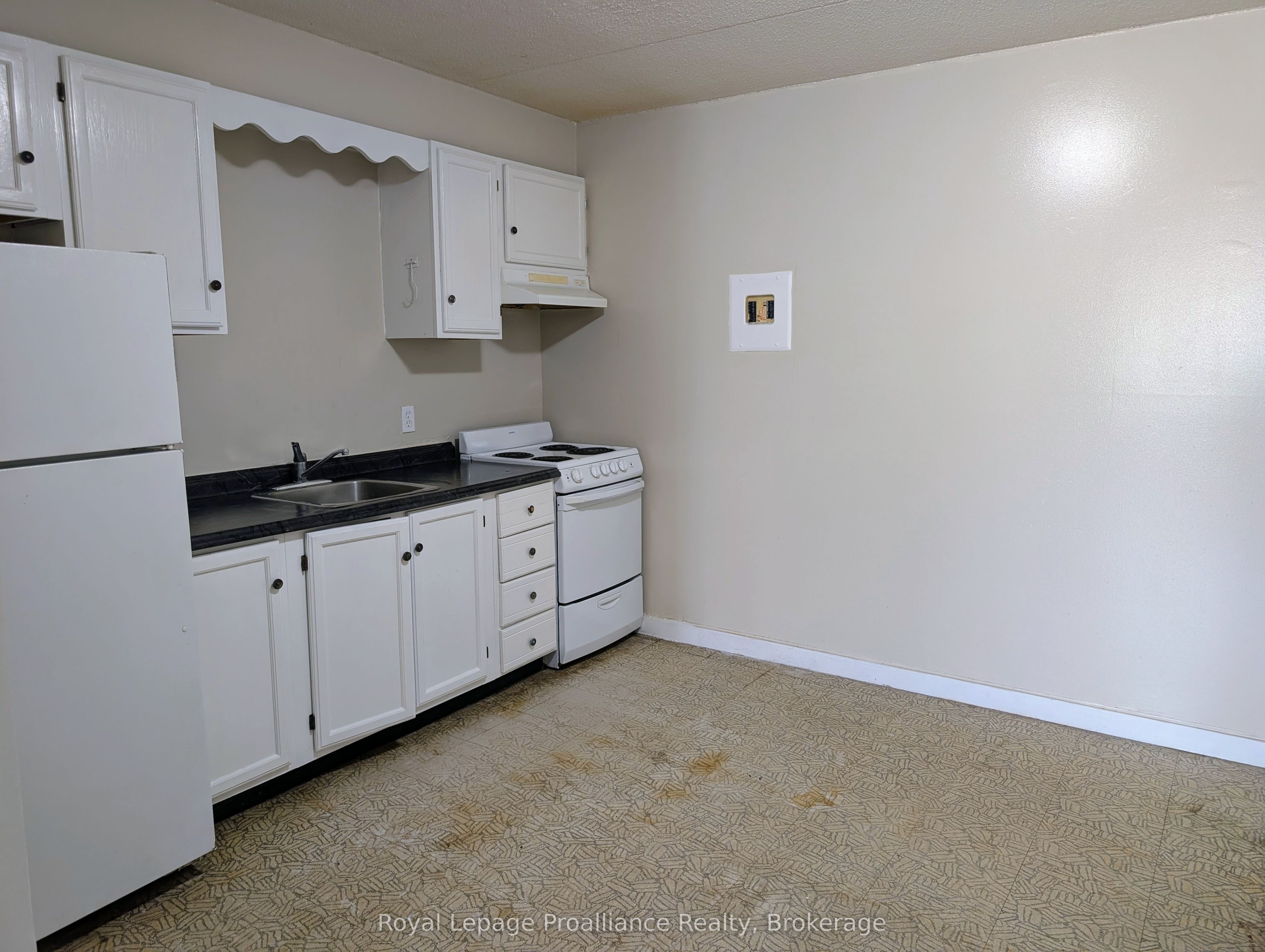 Unit 17 - 1837 Lansdowne Street W, Peterborough 4