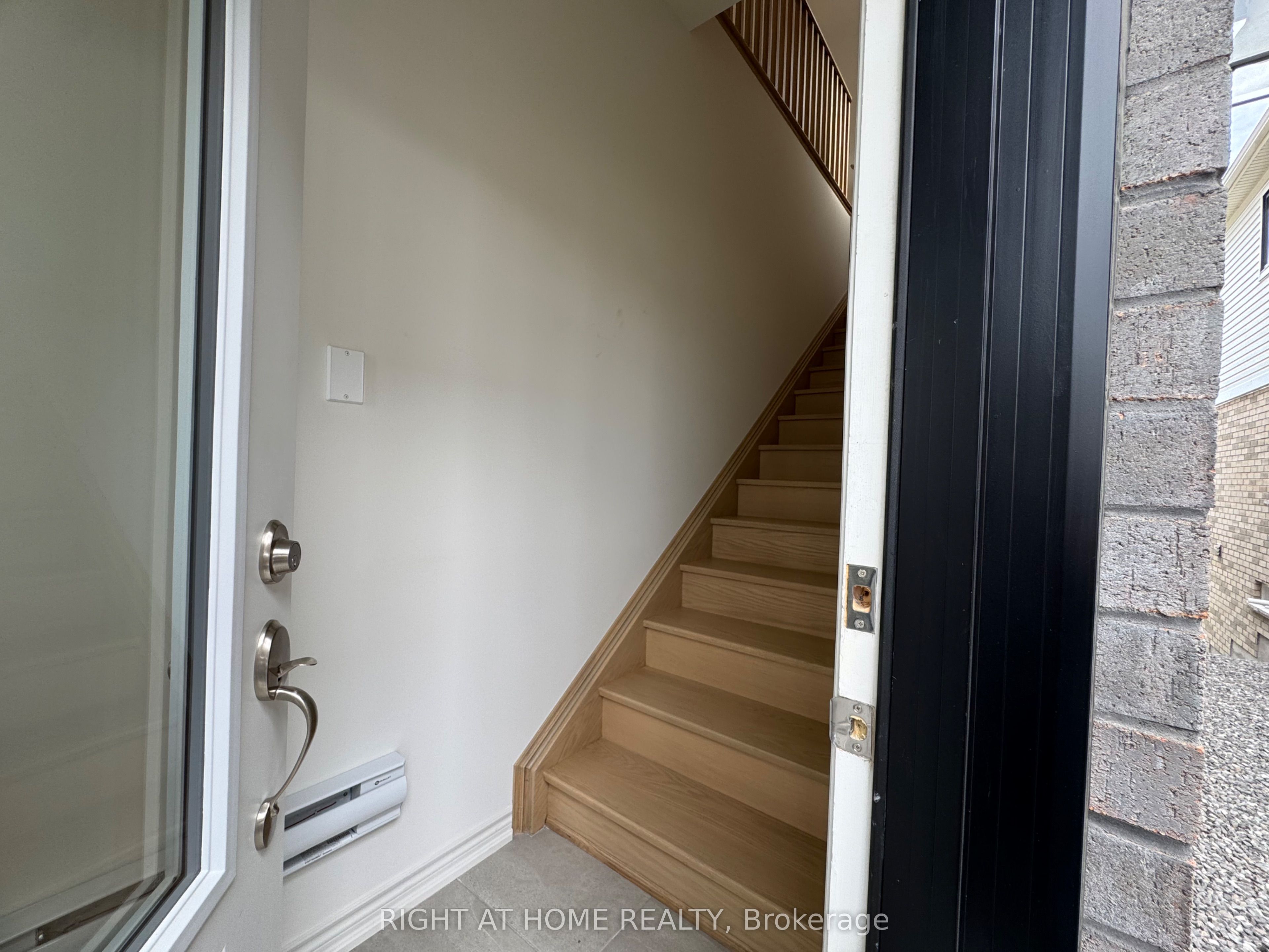 Unit B - 60 Debois Street, Kawartha Lakes 3