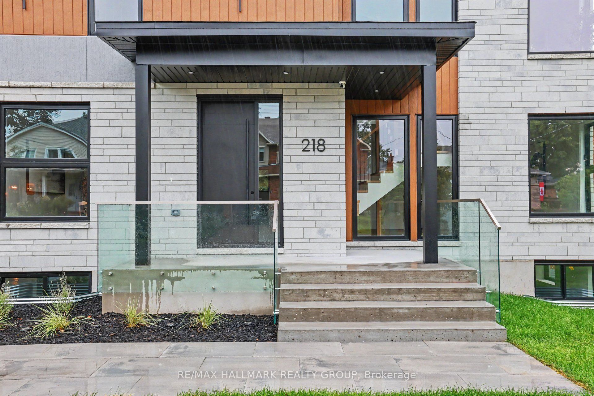 218 Woodland Avenue, Ottawa 5
