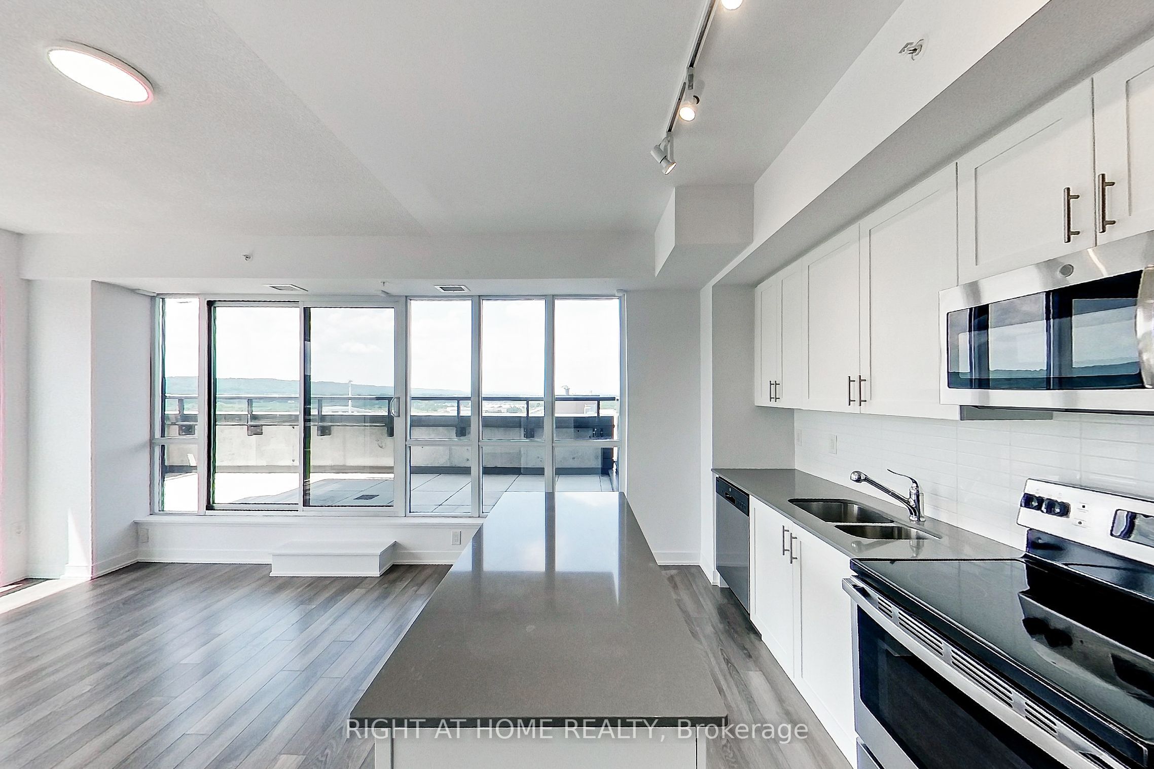 Unit 1101 - 550 North Service Road, Grimsby 5