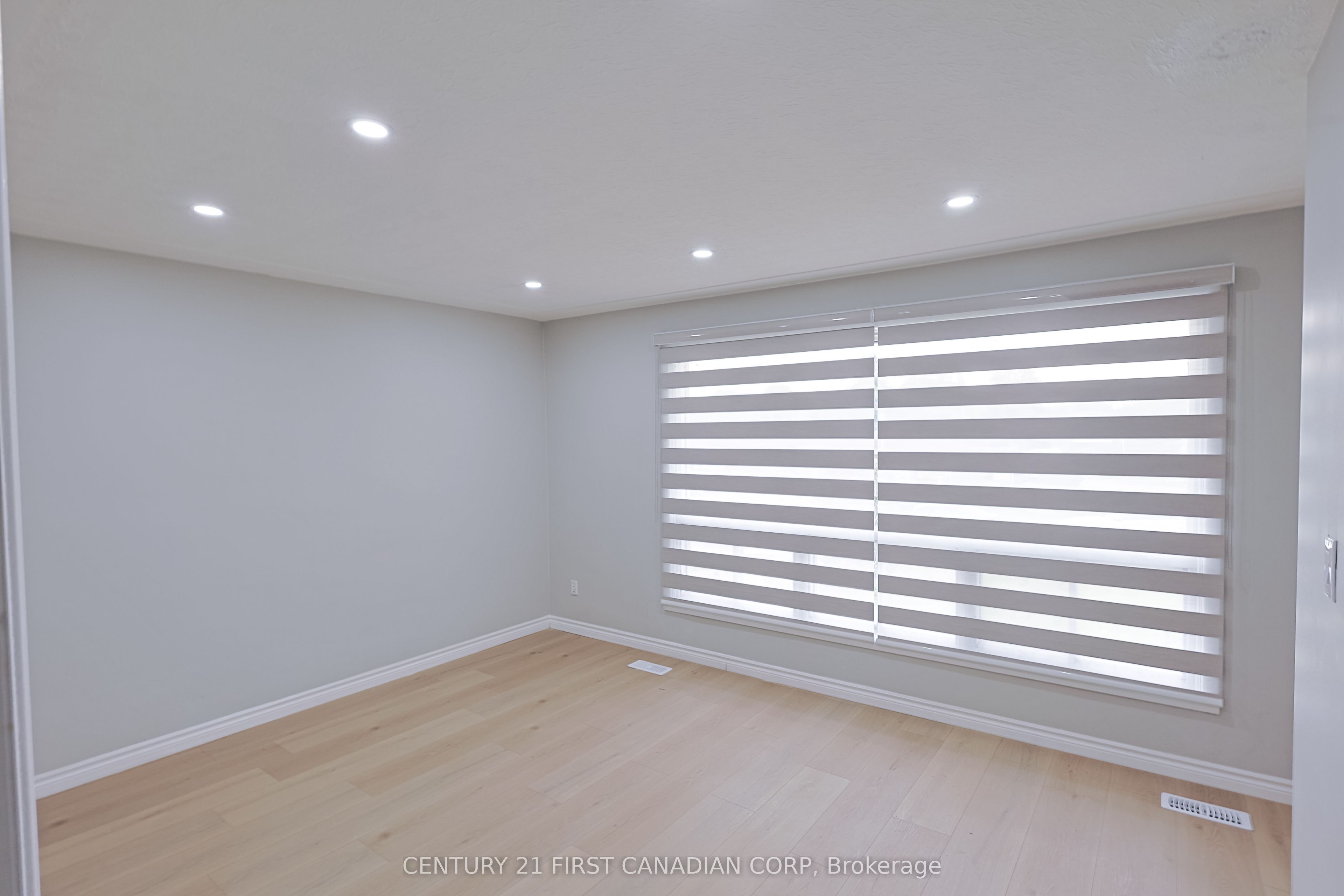 Unit Upper - 268 BURLINGTON Crescent, London 4