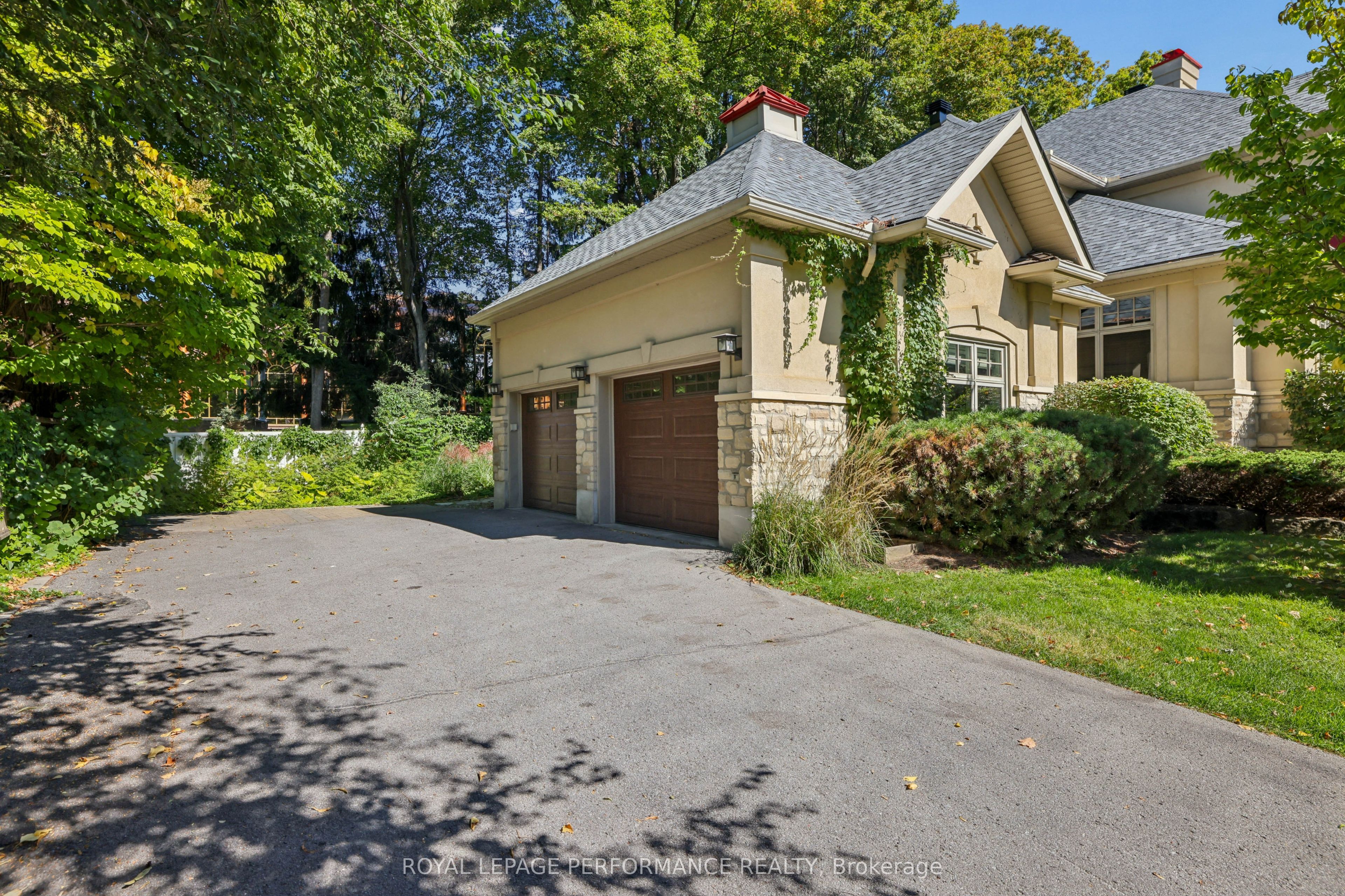 29 Mackinnon Road, Ottawa 3