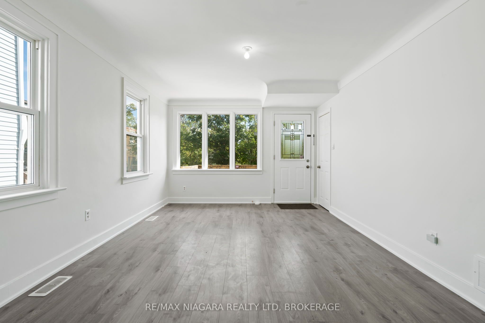 Unit main level - 9 Prince Street, St. Catharines 2