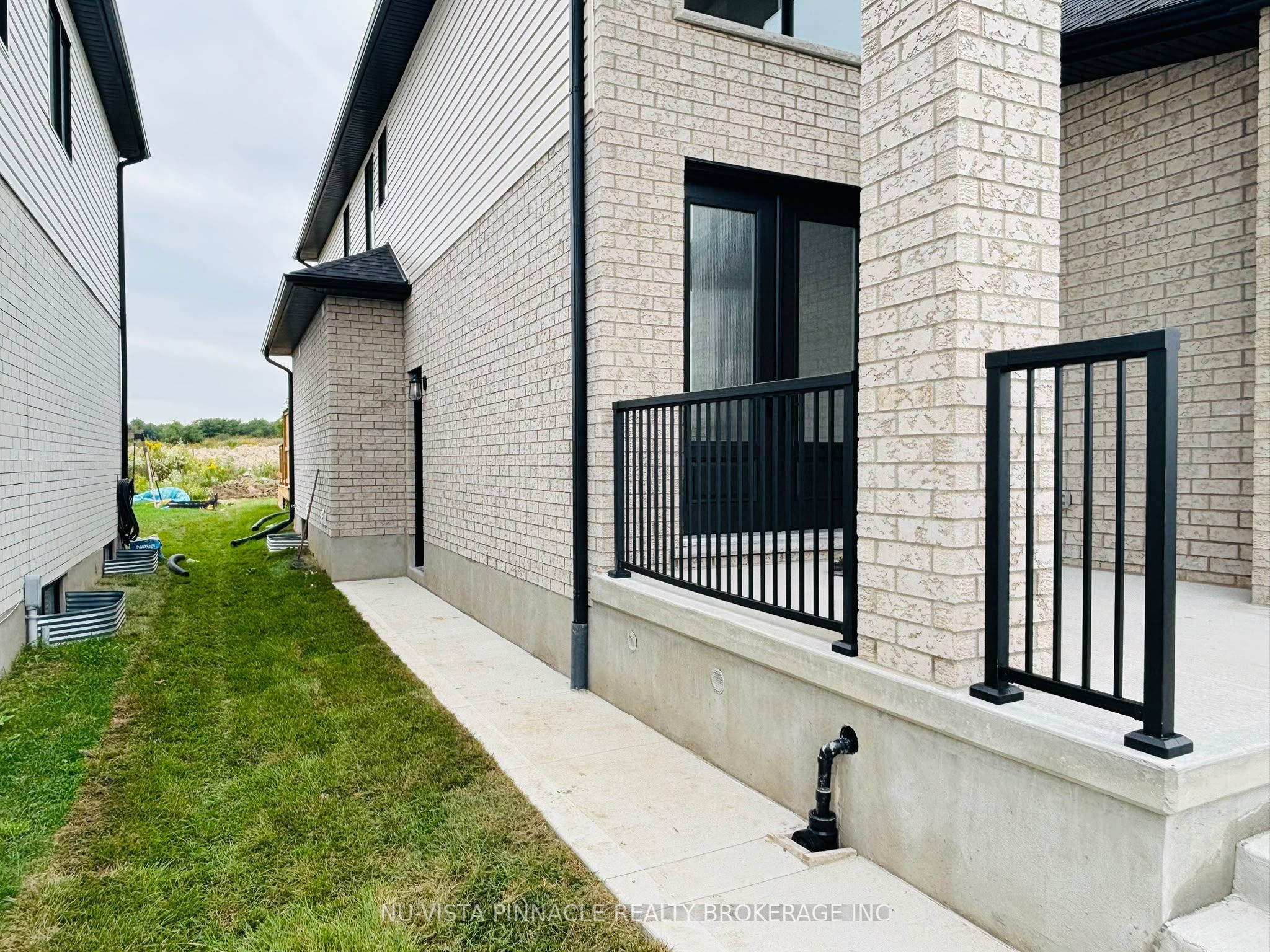 Unit Lower Unit - 3944 CAMPBELL Street N, London 2