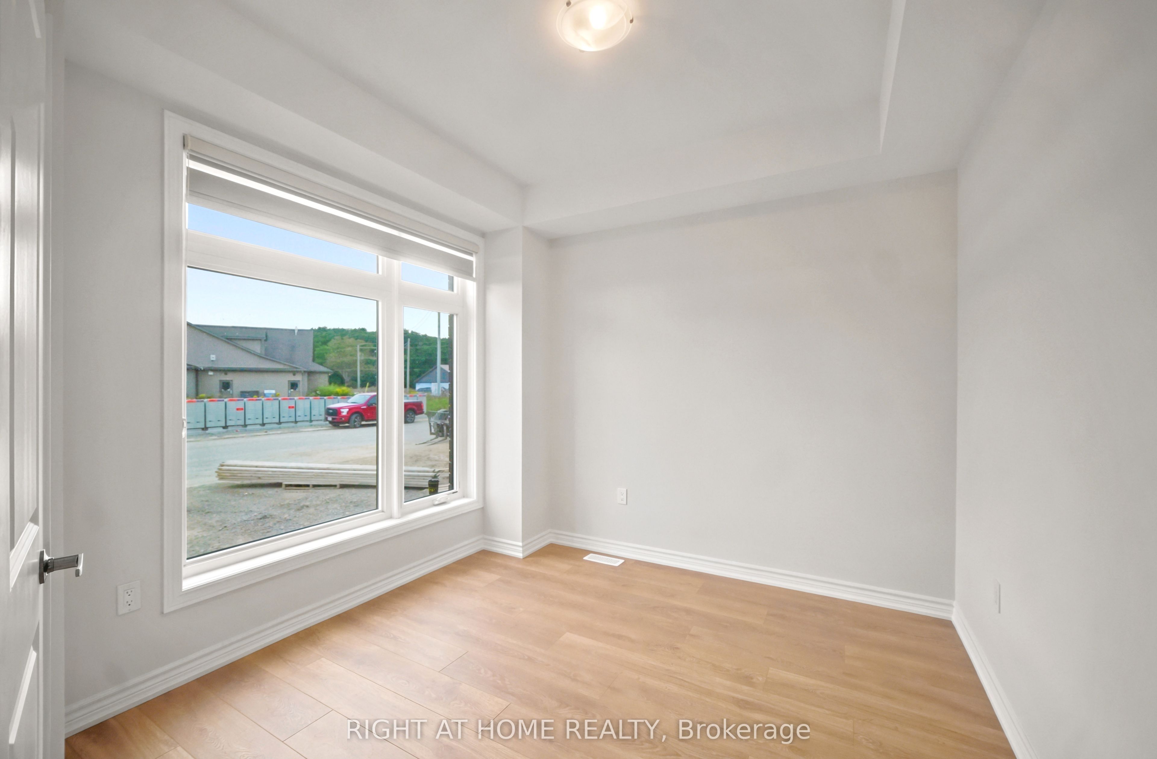 1128 Periwinkle Crescent, Woodstock 4