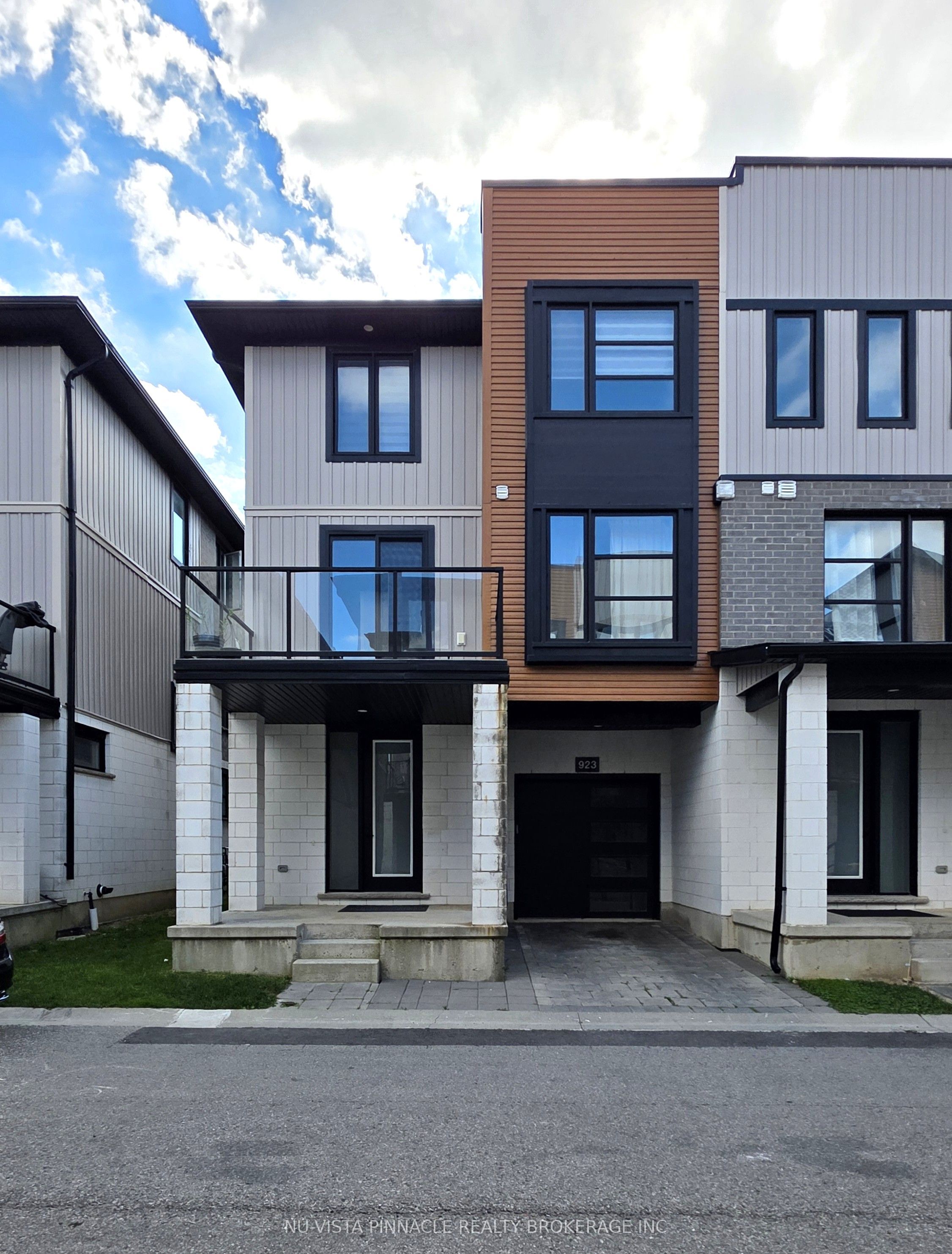 923 Georgetown Drive, London 2