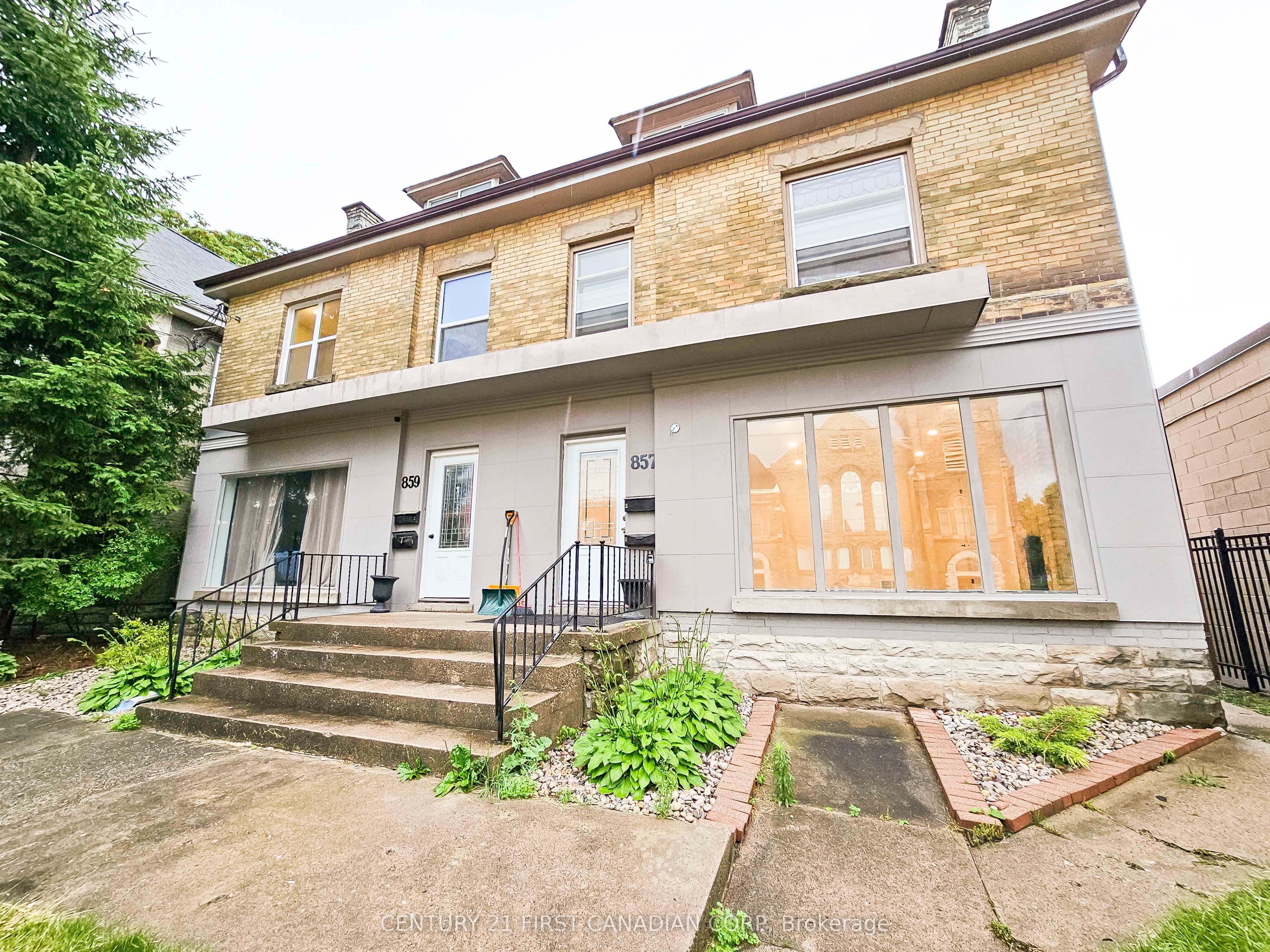 Unit Apt 2 - 859 Dundas Street, London 2