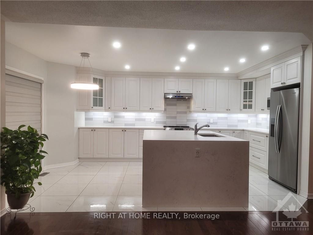 239 HIGHPOINTE Crescent, Nepean 4