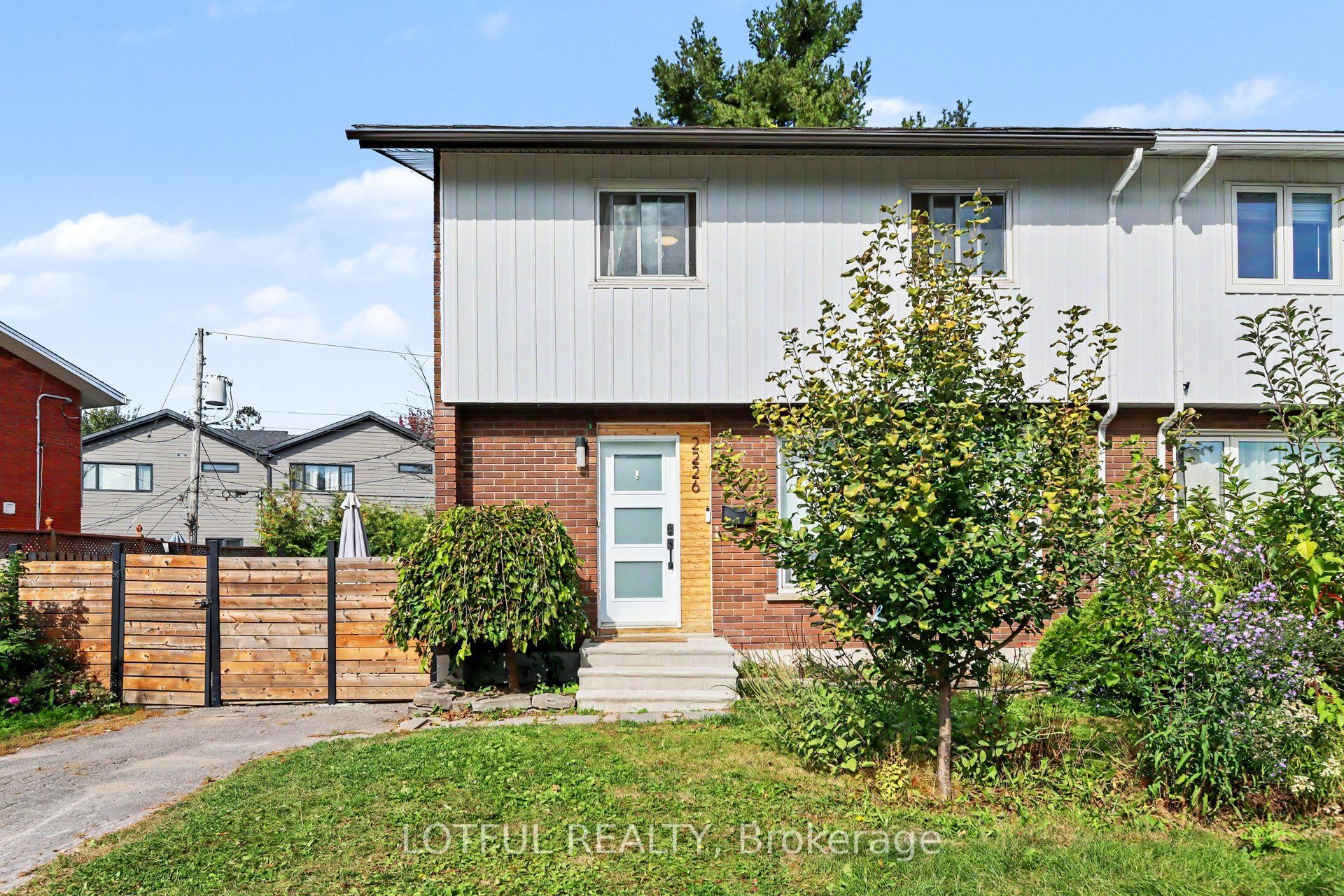 2226 Saunderson Drive, Ottawa 2