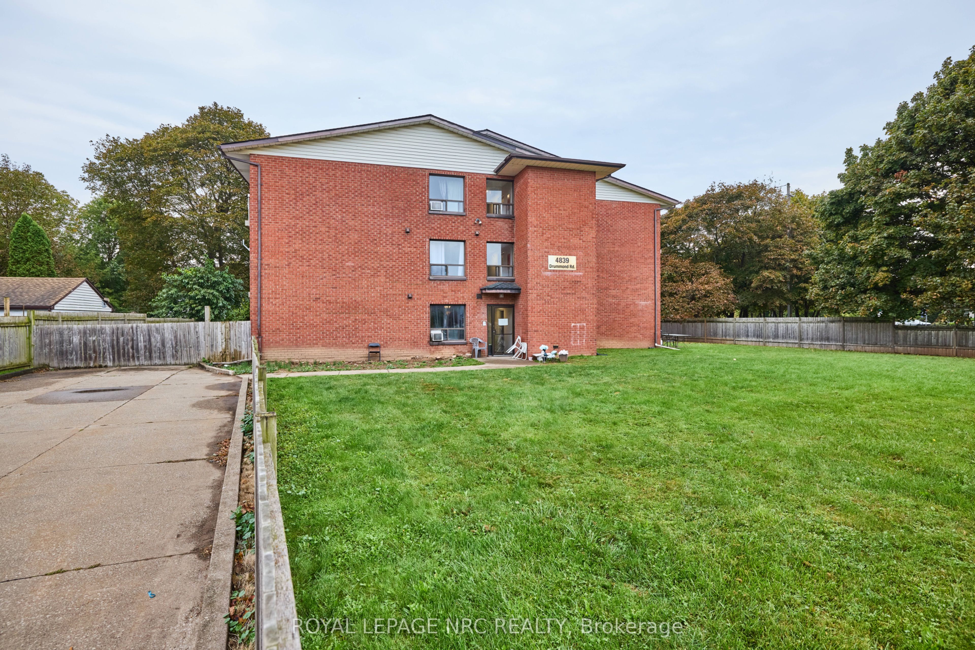 Unit 11 - 4839 Drummond Road, Niagara Falls 2