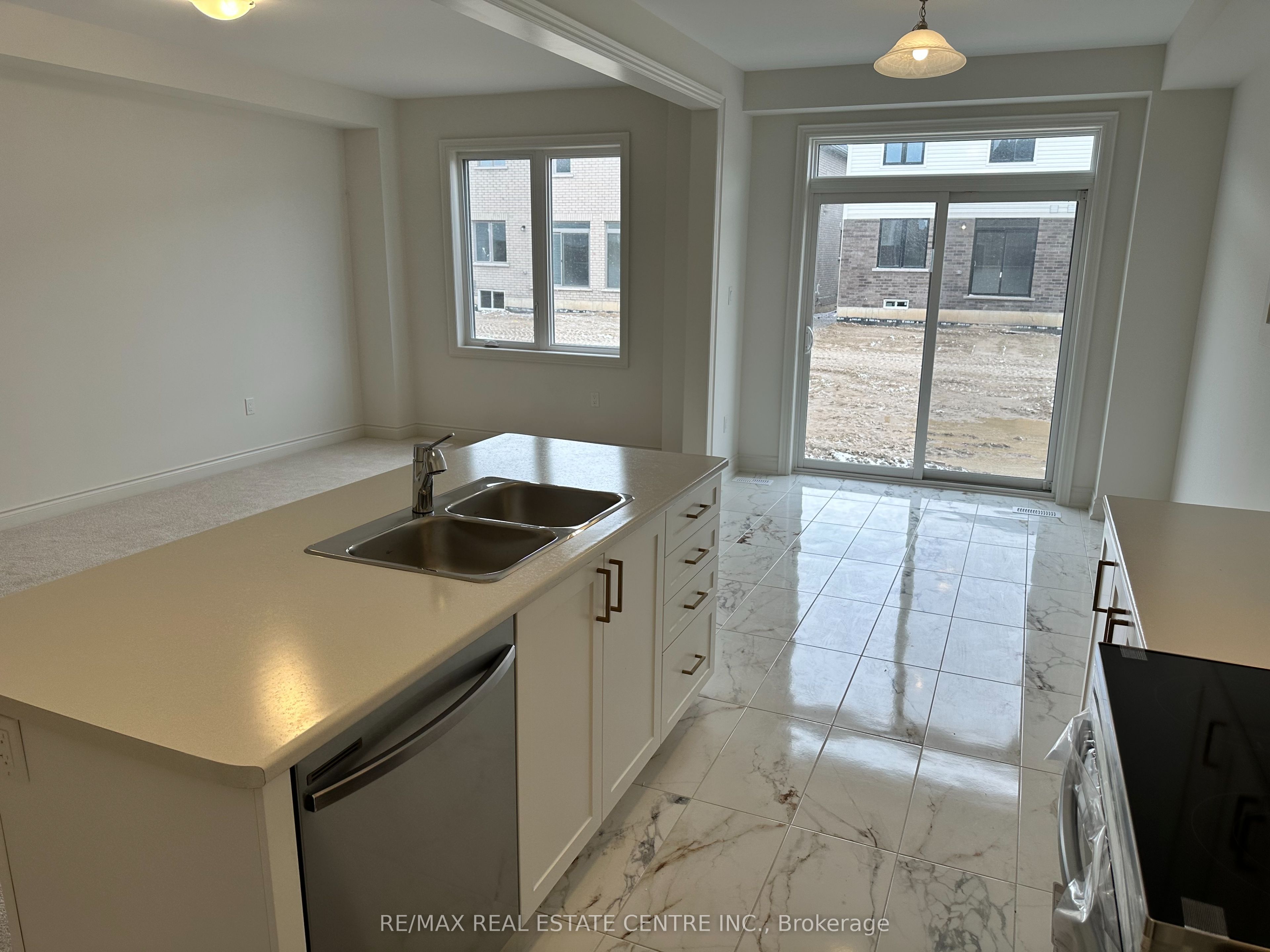 214 Elliot Avenue W, Centre Wellington 5