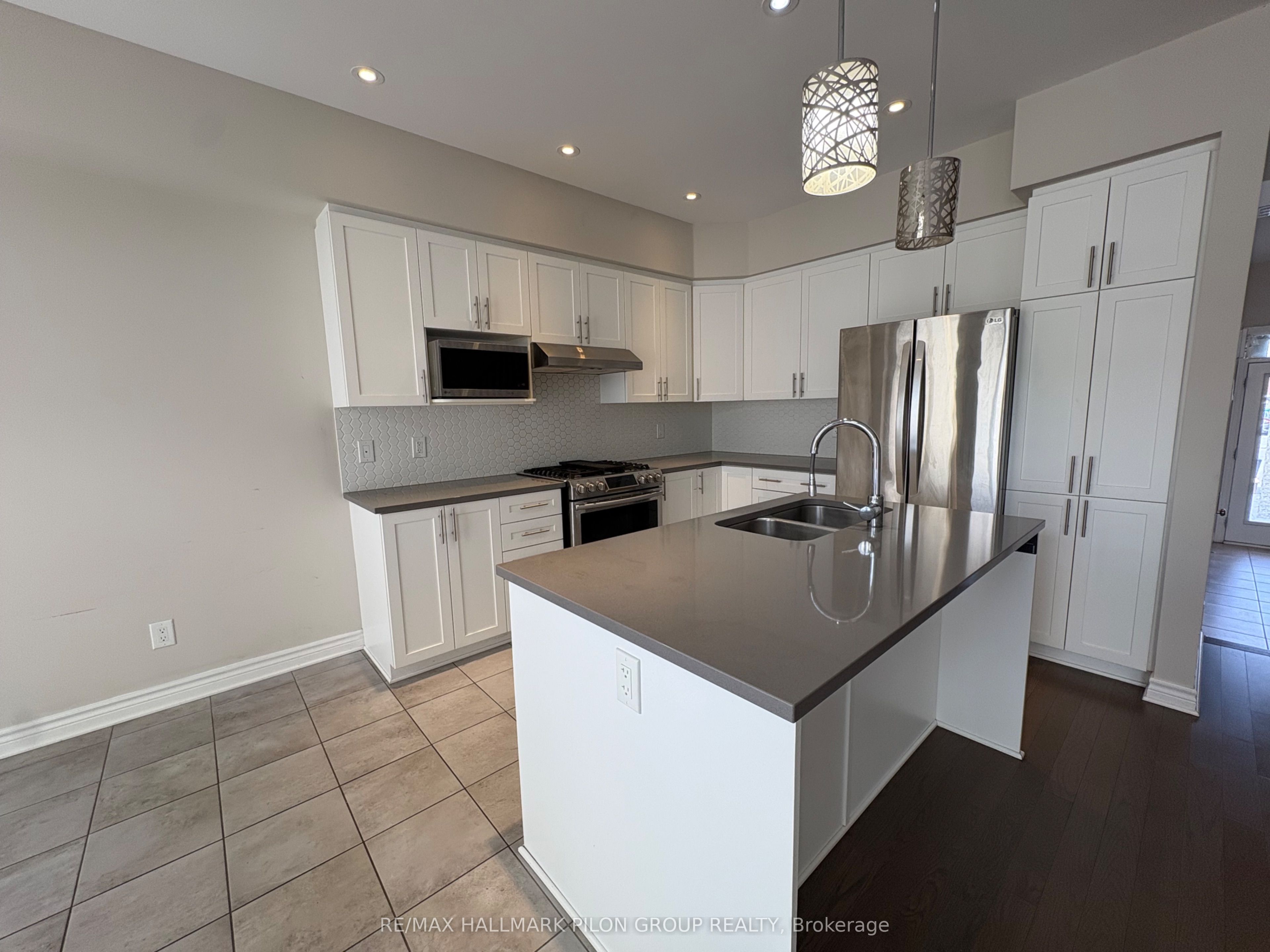 324 Rainrock Crescent, Orleans-Gloucester 3