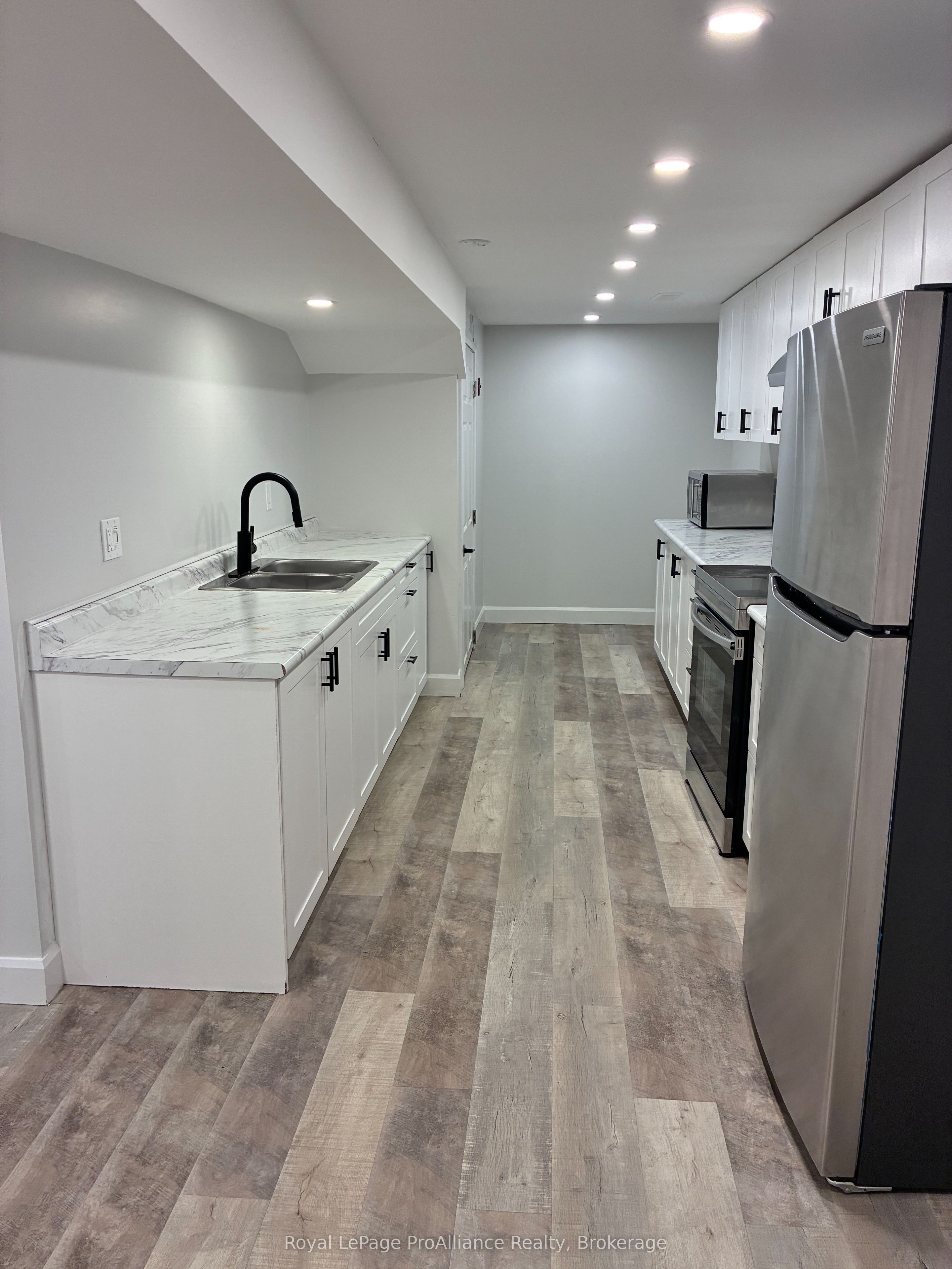 Unit B - 44 North Park Gardens, Belleville 3