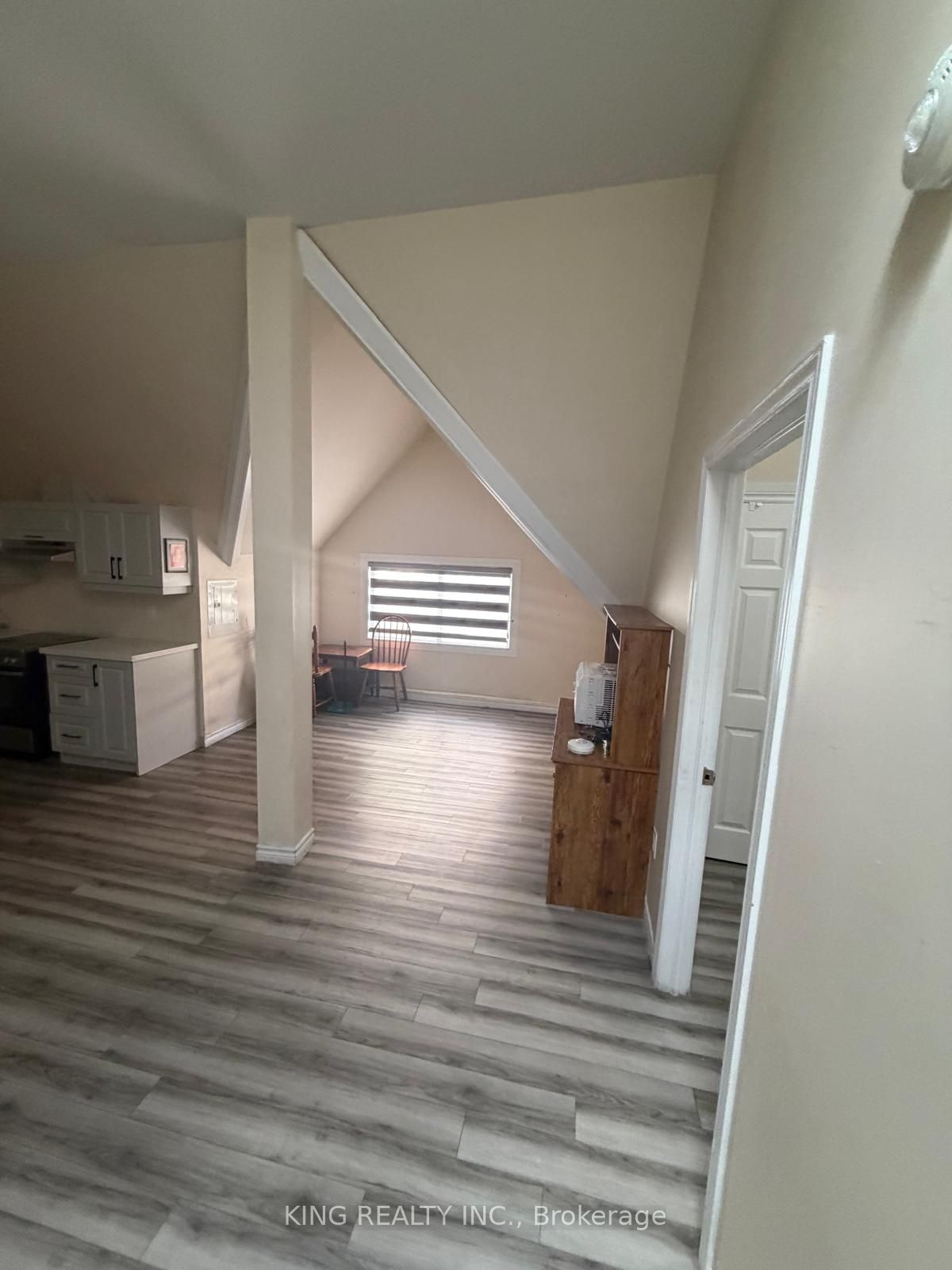 Unit UPPER - 544 Dundas Street E, London 4