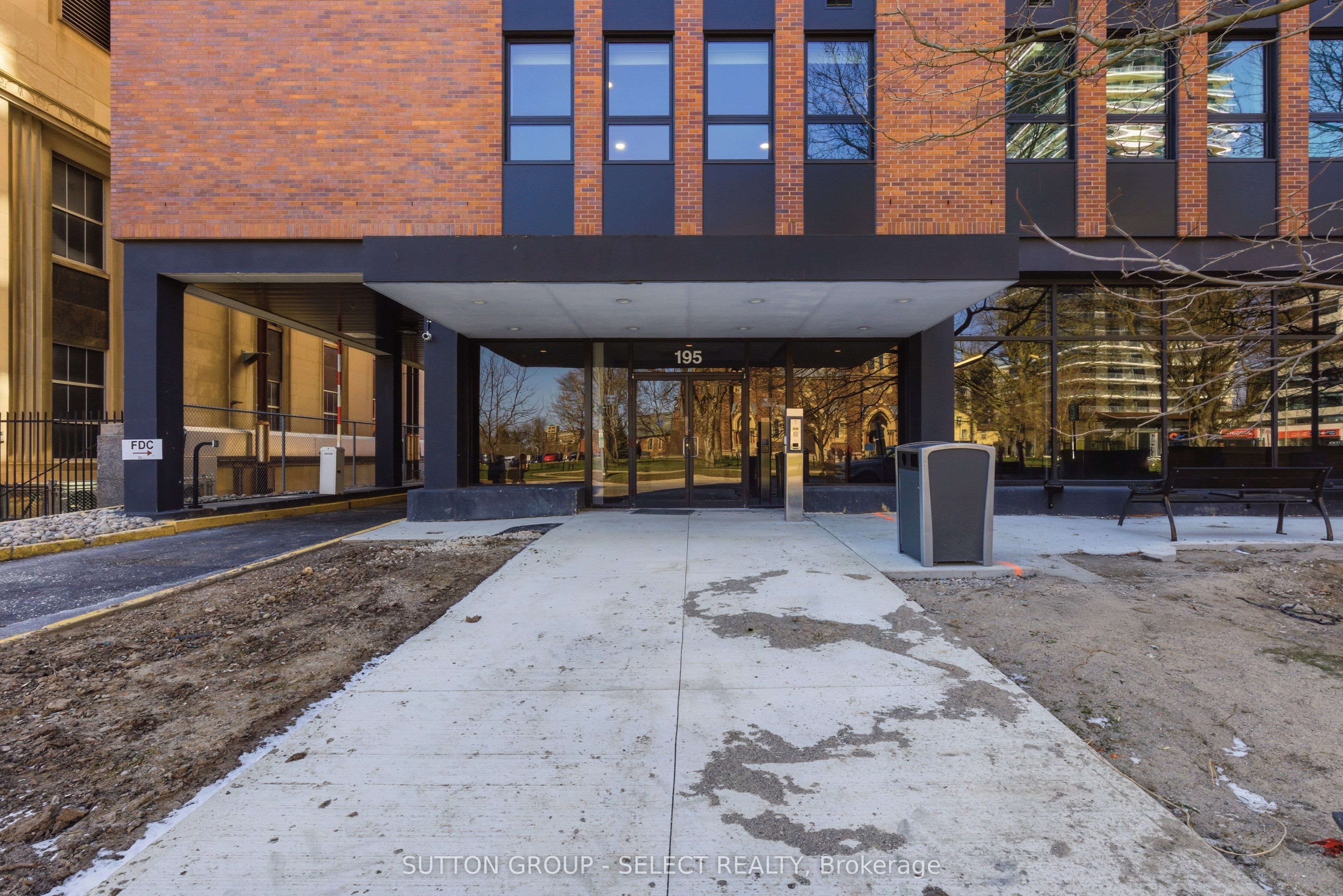 Unit 213 - 195 Dufferin Avenue, London 3
