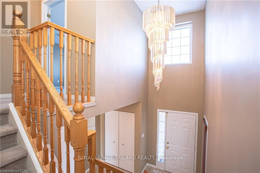 905 Redoak Avenue, London 4