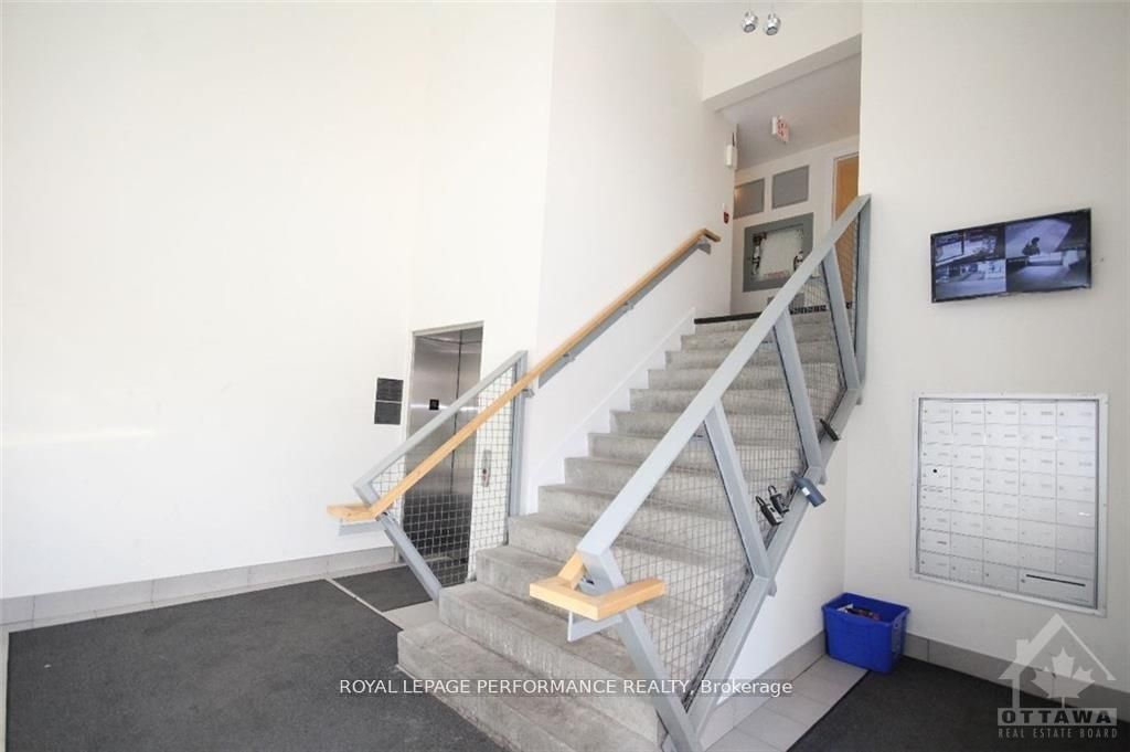 Unit 301 - 360 Cumberland Street, Ottawa 4